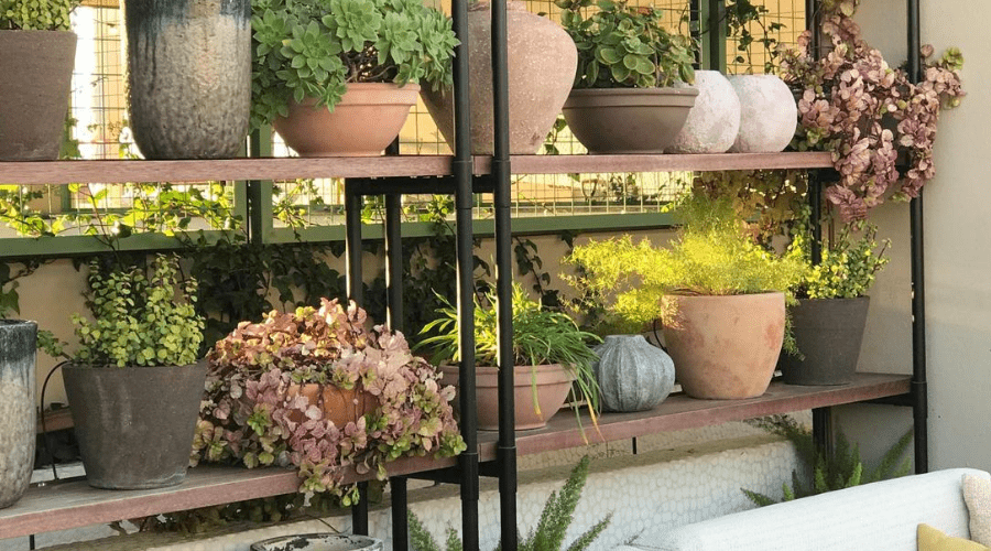 15 DIY Indoor and Outdoor Plant Stand Tutorials