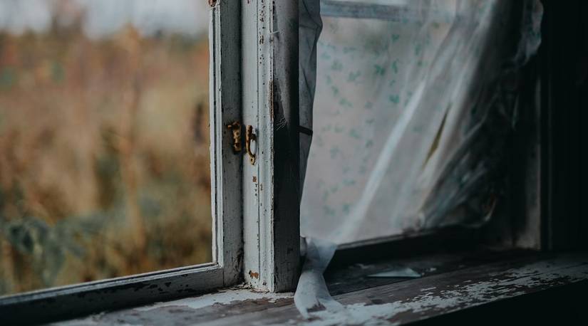 Window Outdated Frames 9 Signs It's Time to Replace Your Home Windows