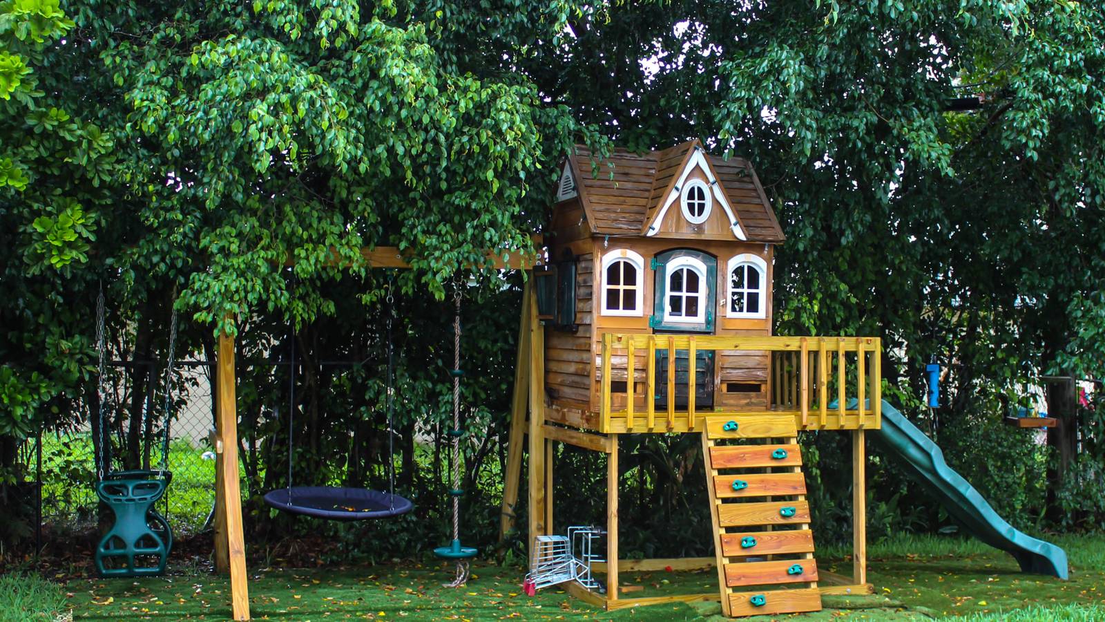 24 Outside-the-box Backyard Play Sets