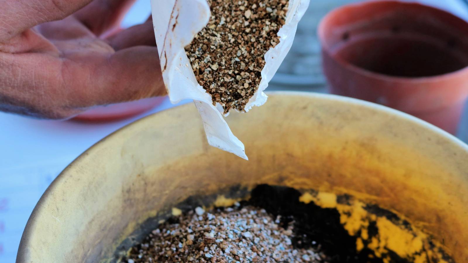 vermiculite potting mix Lambert 8qt Hort Wood Vermiculite