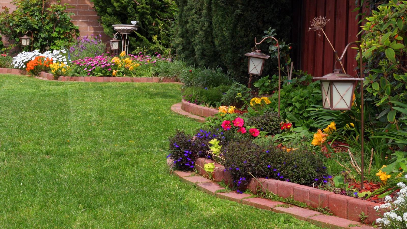 4 Landscaping Materials Best For Around Your Foundation