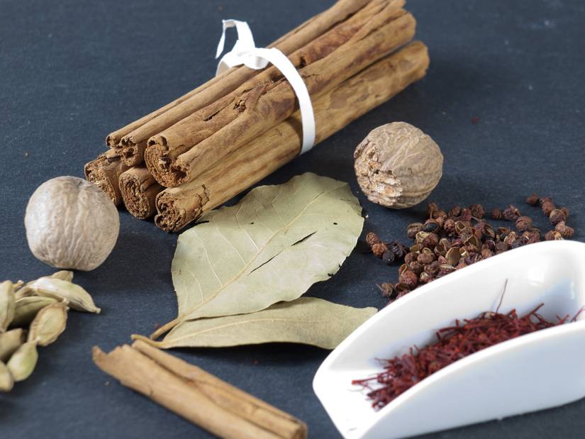 How to Use Cinnamon to Treat Mold on Plants