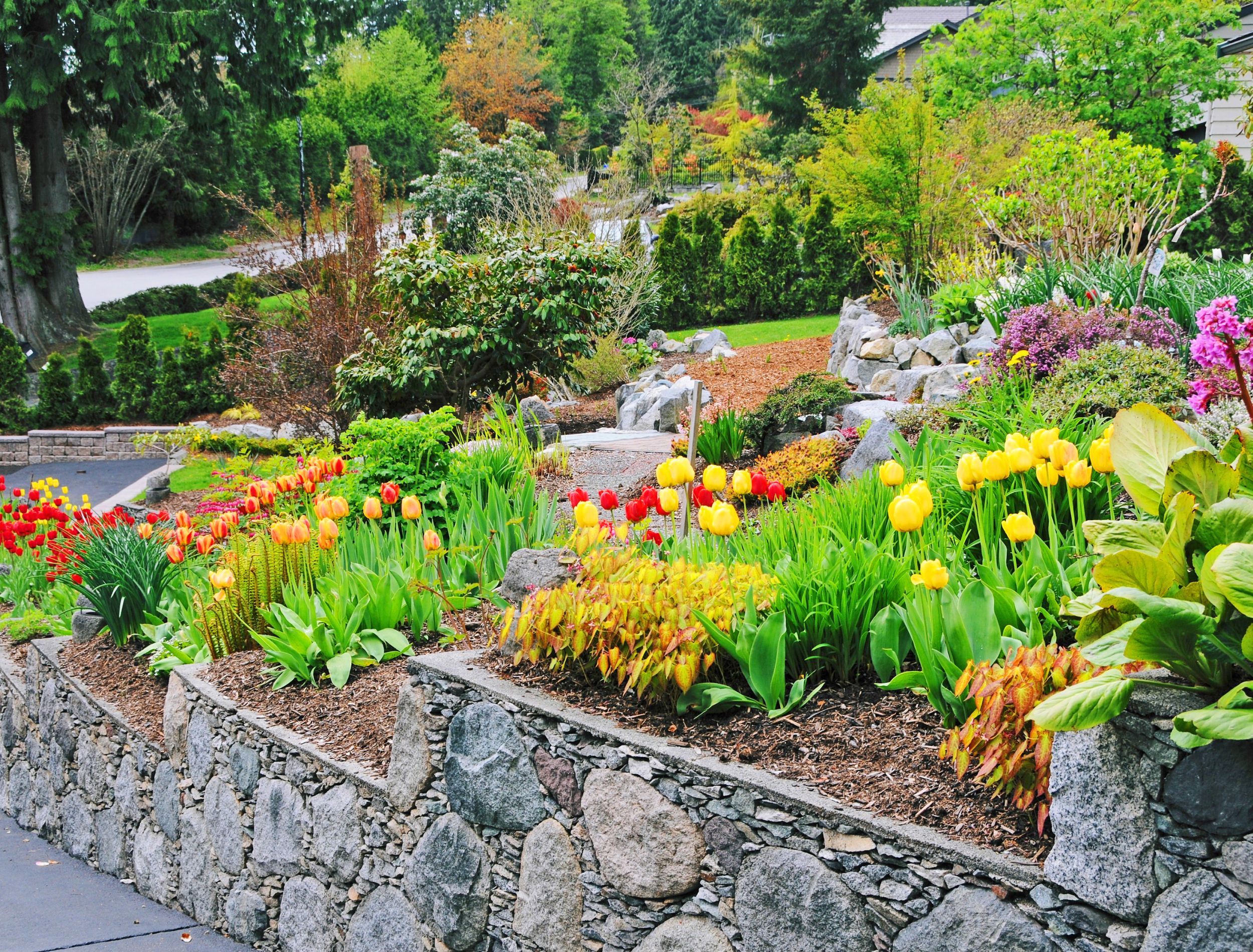5 Retaining Wall Ideas For Sloped Yards, image size:2500x1900