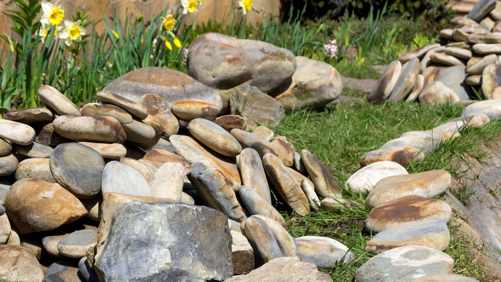 Polishing Your Landscaping Rocks: A Guide to Clean Rocks