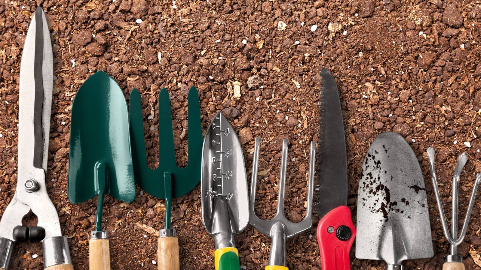 Cleaning Garden Tools