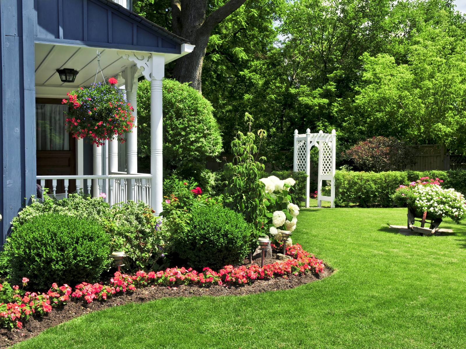9 Ways to Make Your Front Yard More Private, image size:1600x1200