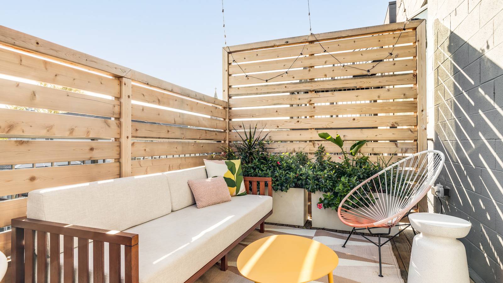 11 Cheap Outdoor Living Ideas For Small Spaces - Affordable Outdoor Decor Ideas For Small Spaces