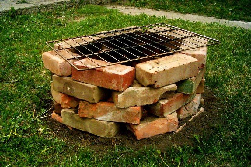 7 Best Materials For the Bottom of Your Fire Pit