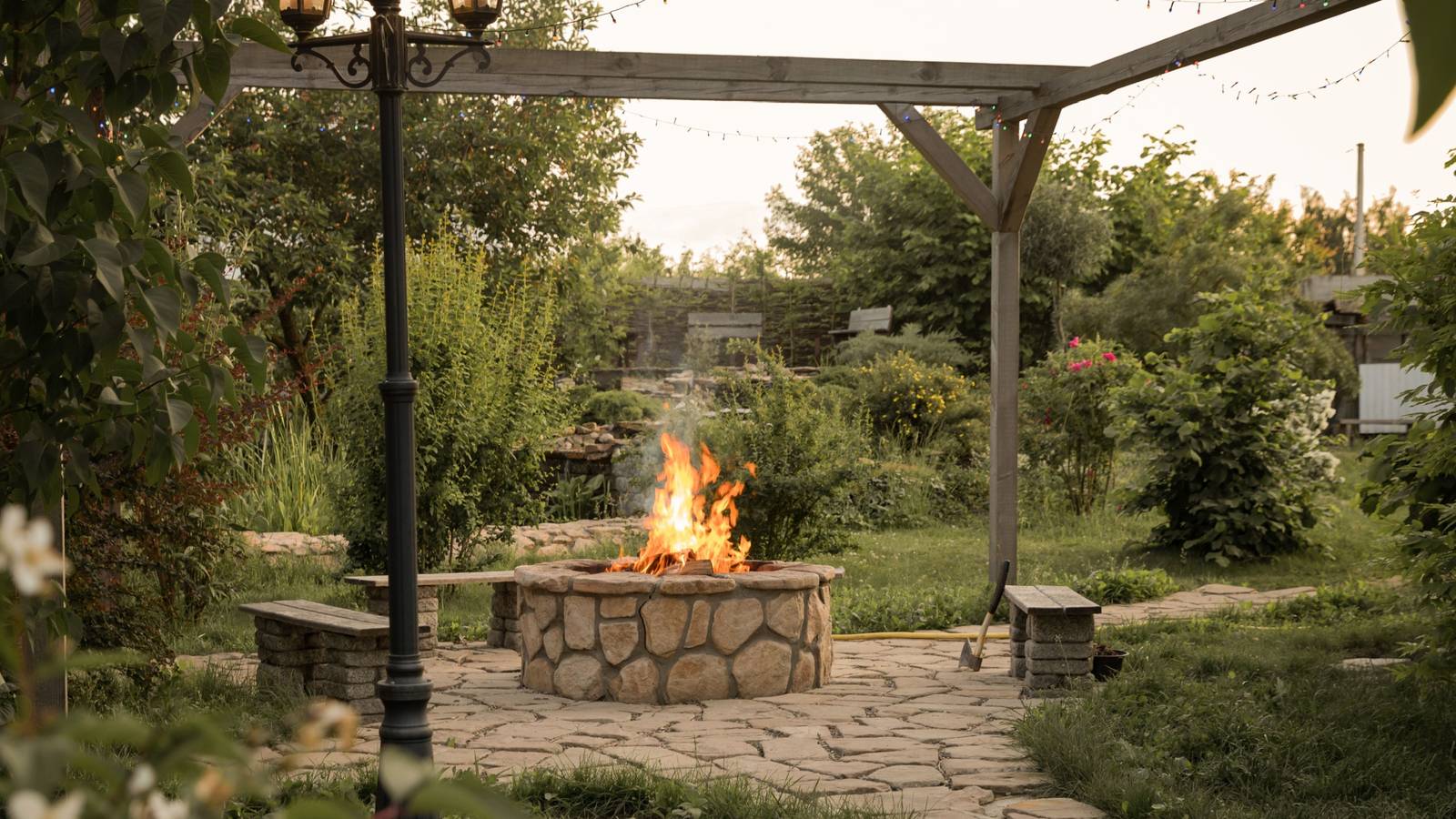 Add a Stone Fire Pit to the Backyard, image size:1600x900