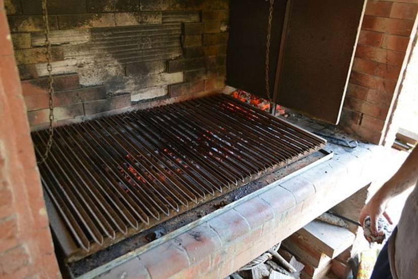 Why You Should Clean Your Grill With an Onion