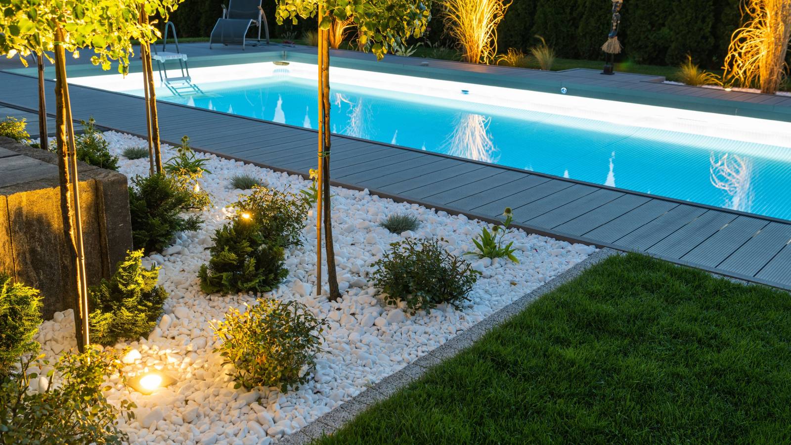 Brighten Up Your Poolscape With Lighting