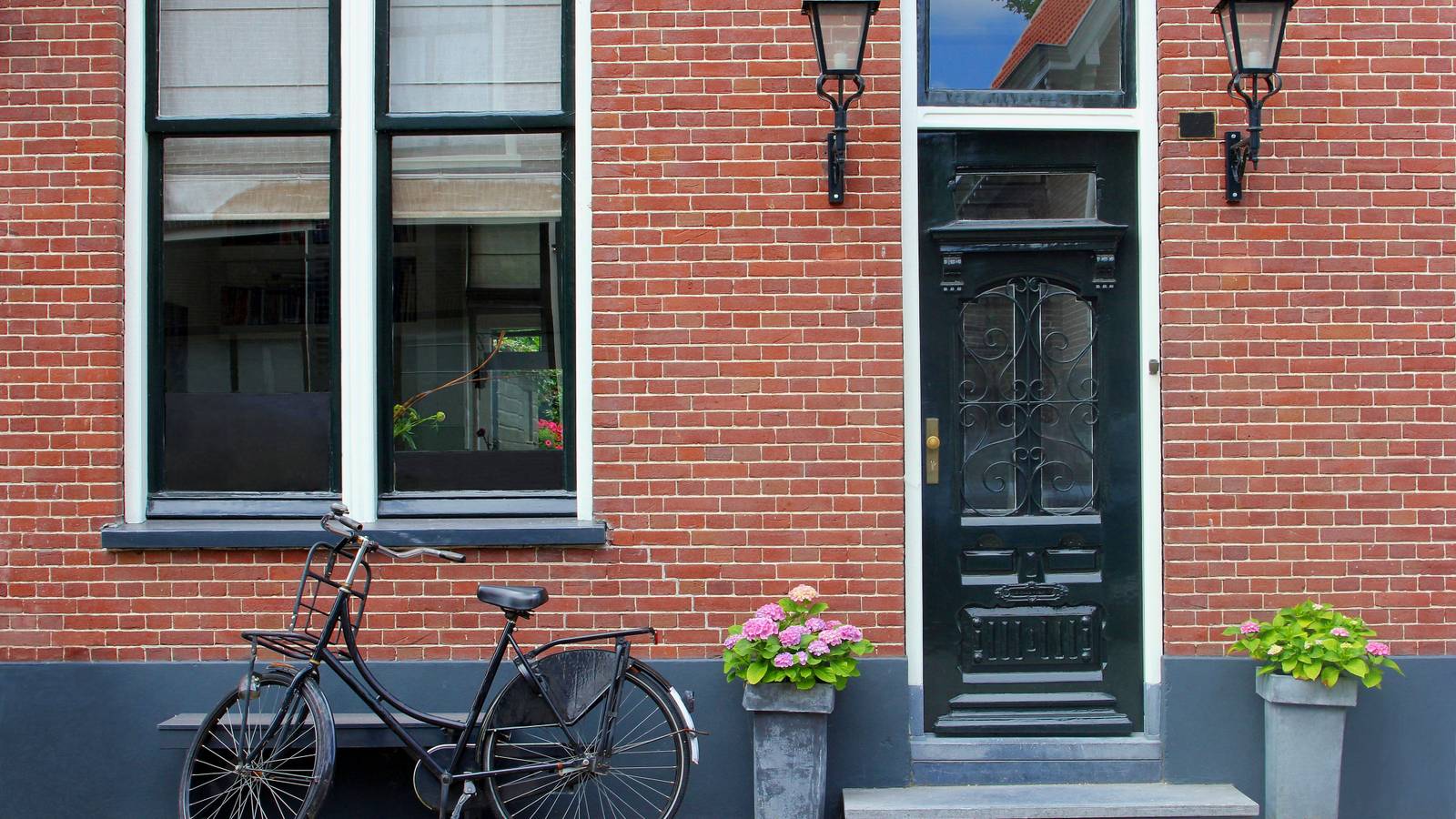 4 Best Paint Color and Brick Combinations For Your Exterior, image size:1600x900