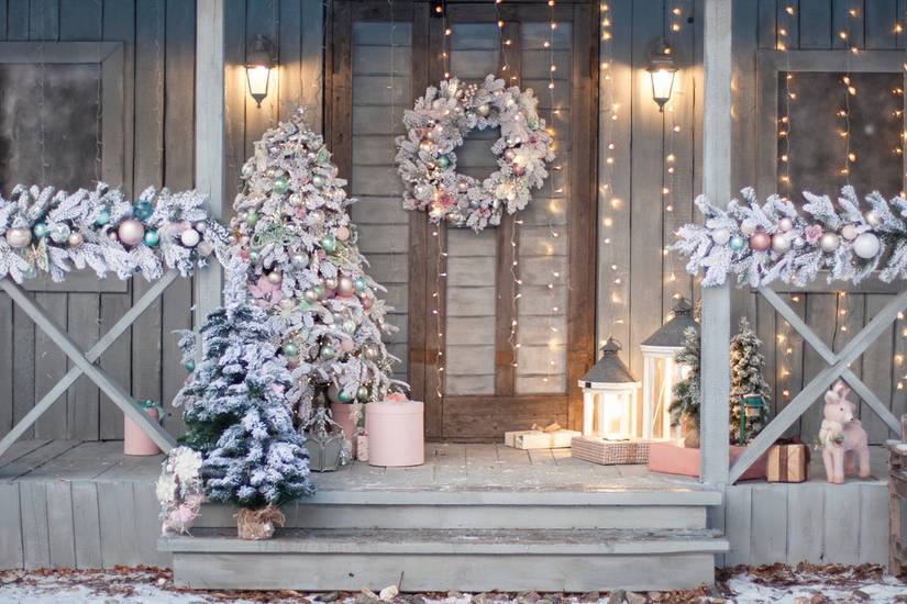 16 Ways to Decorate Your Front Porch This Christmas