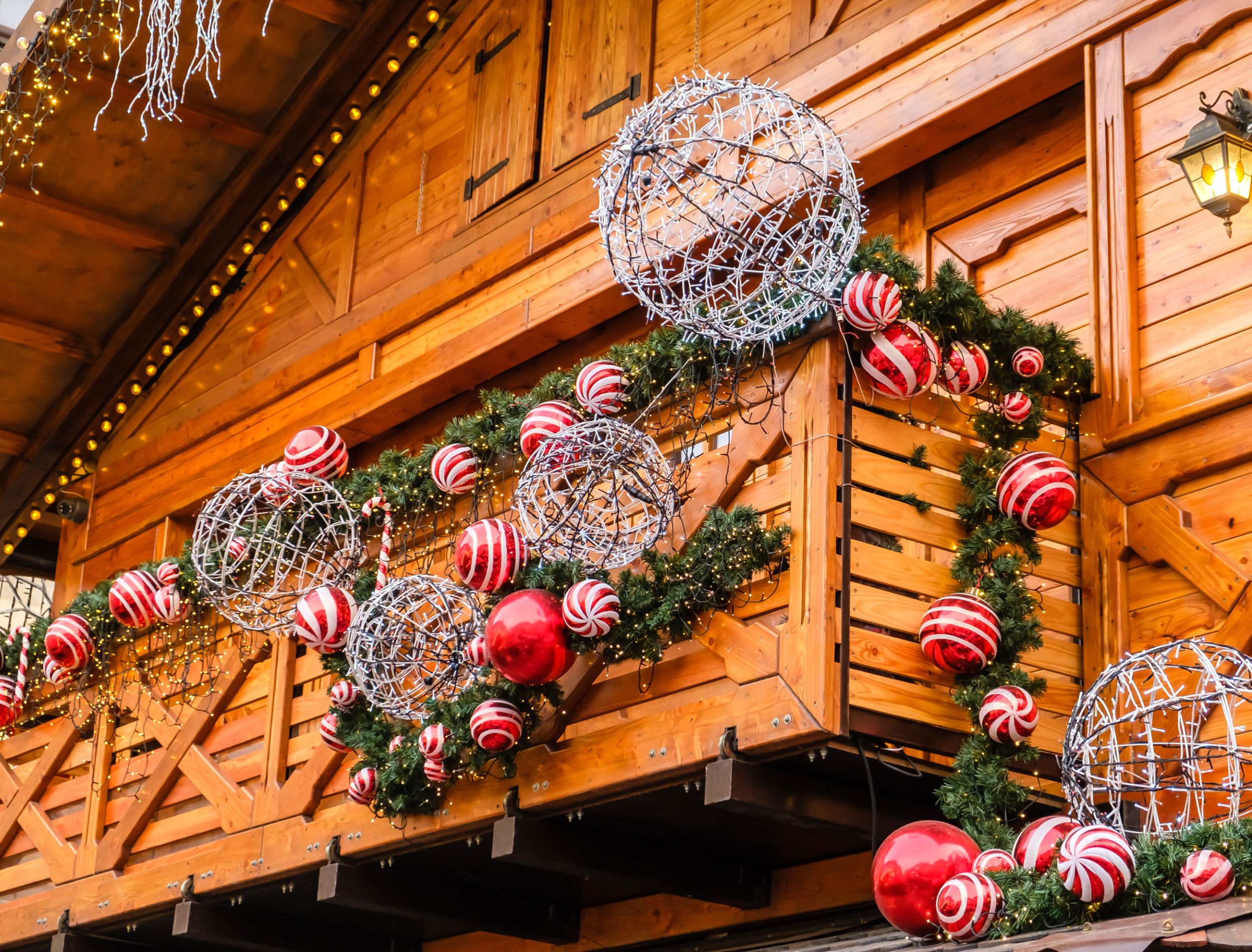 Christmas Balcony Railing Deck Lighting Ideas With Brilliant Results!