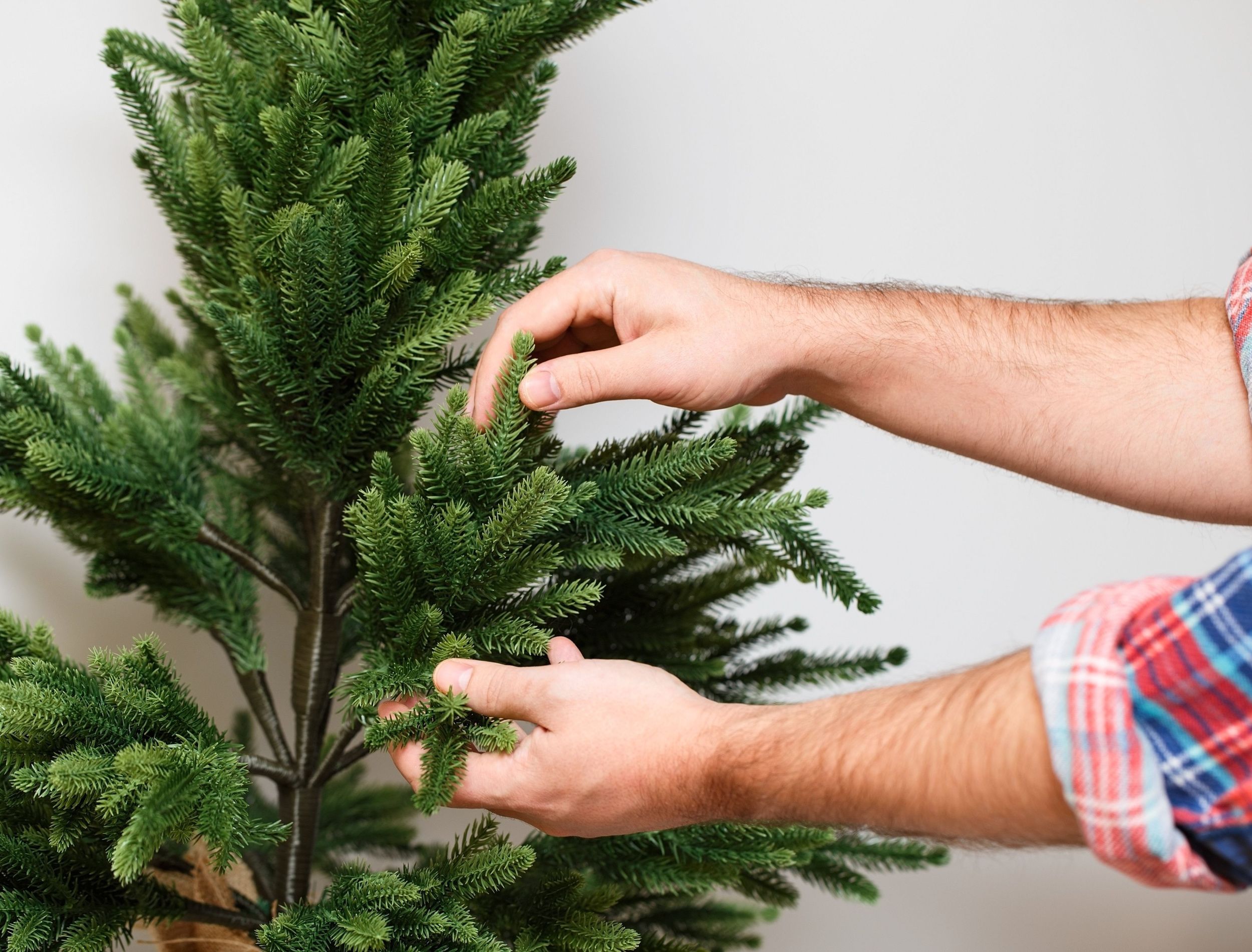 Why is My Artificial Christmas Tree Leaning: Easy Fixes Revealed