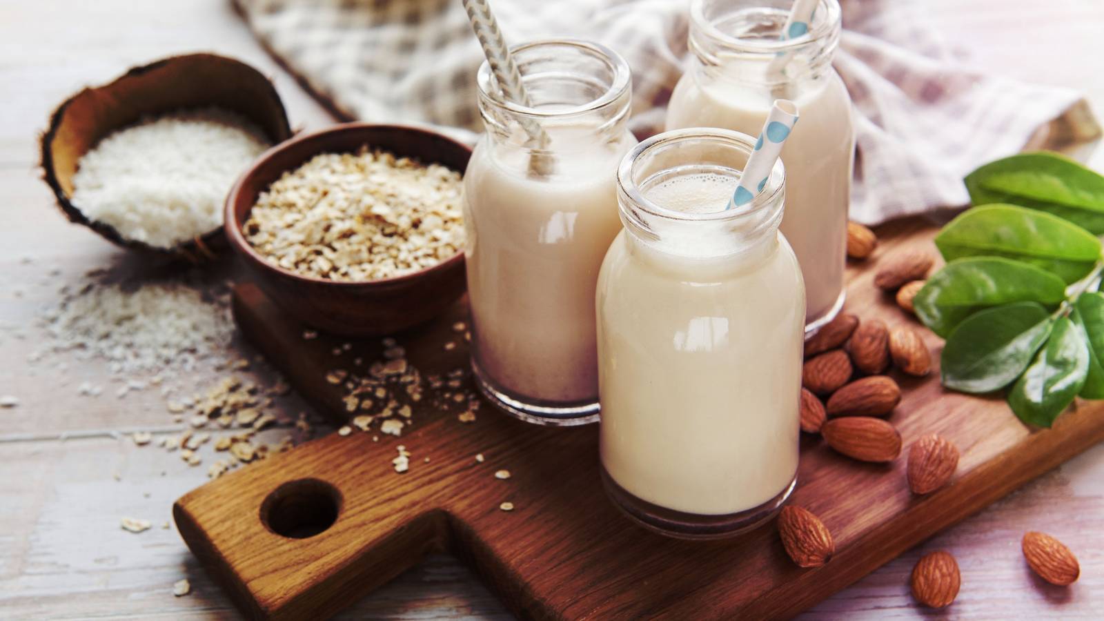 Ditch the Dairy: 7 Simple Plant-Based Milk Recipes for Any Kitchen