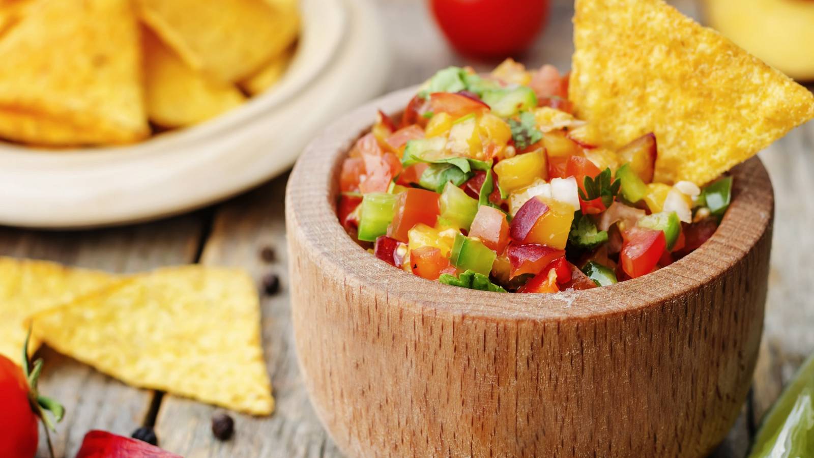 How to Make Salsa Using Homegrown Ingredients