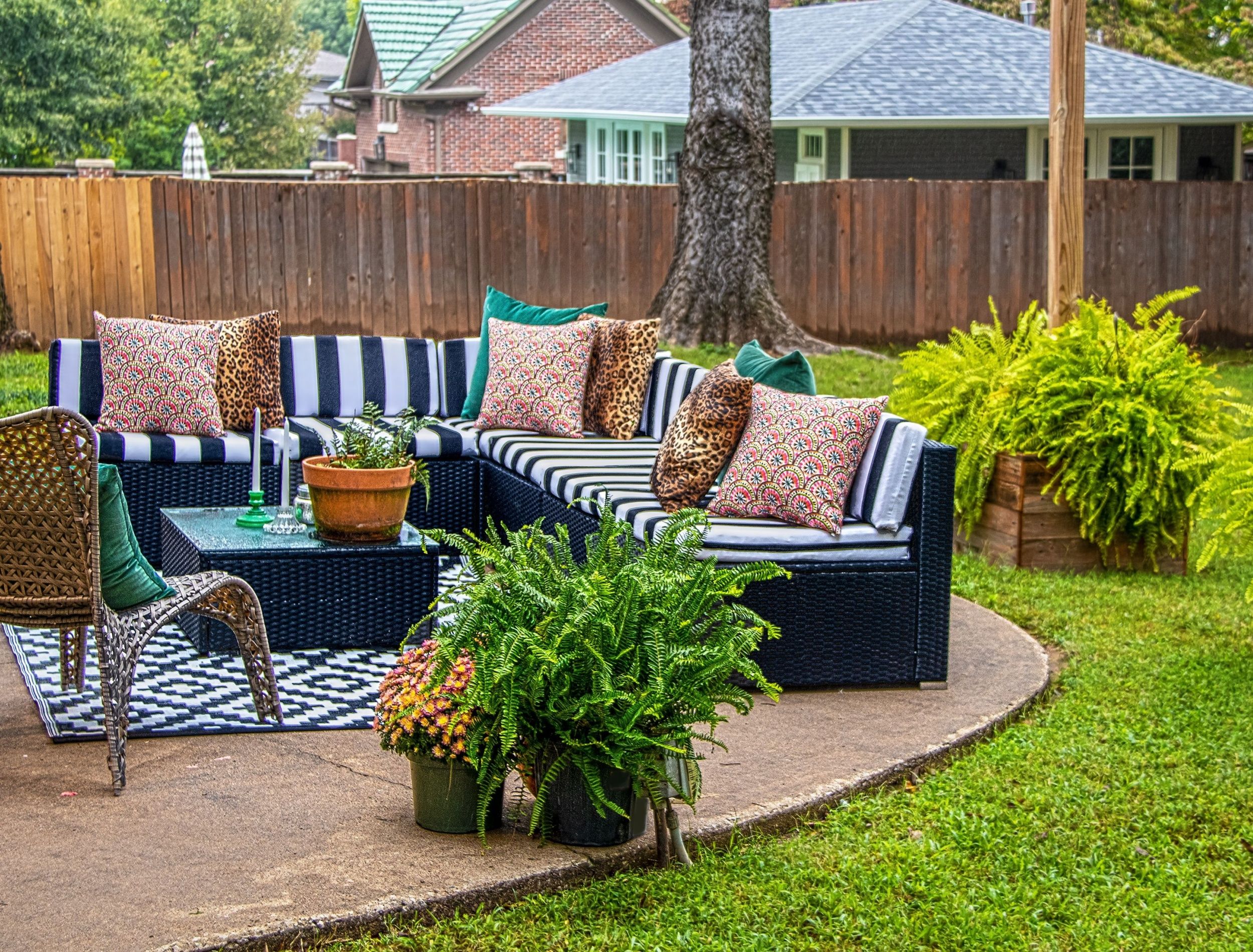 Design a Front Yard Living Space You'll Love, image size:2500x1900