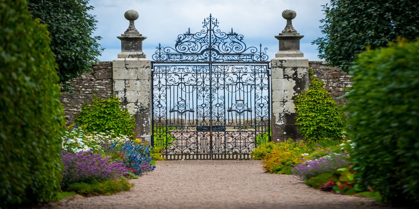 6 Quick Ways to Make Your Front Entrance Eye-Catching