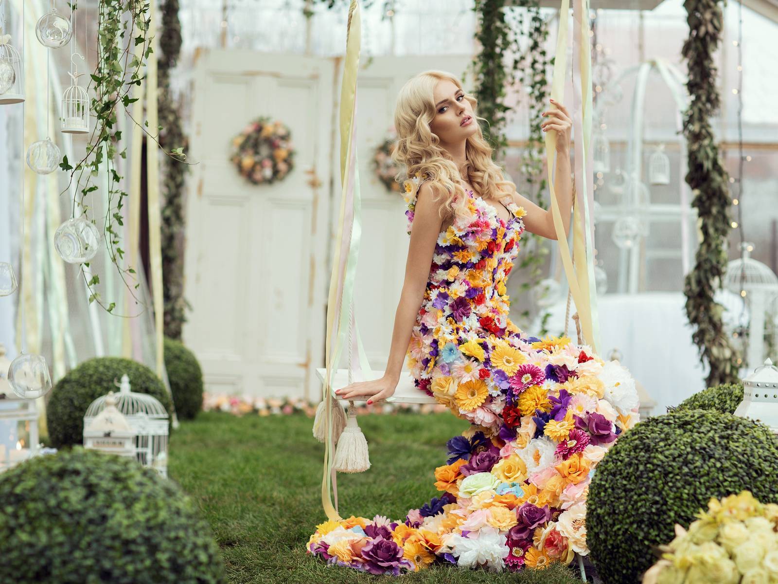 How to Make a Dress Using Fresh Flowers