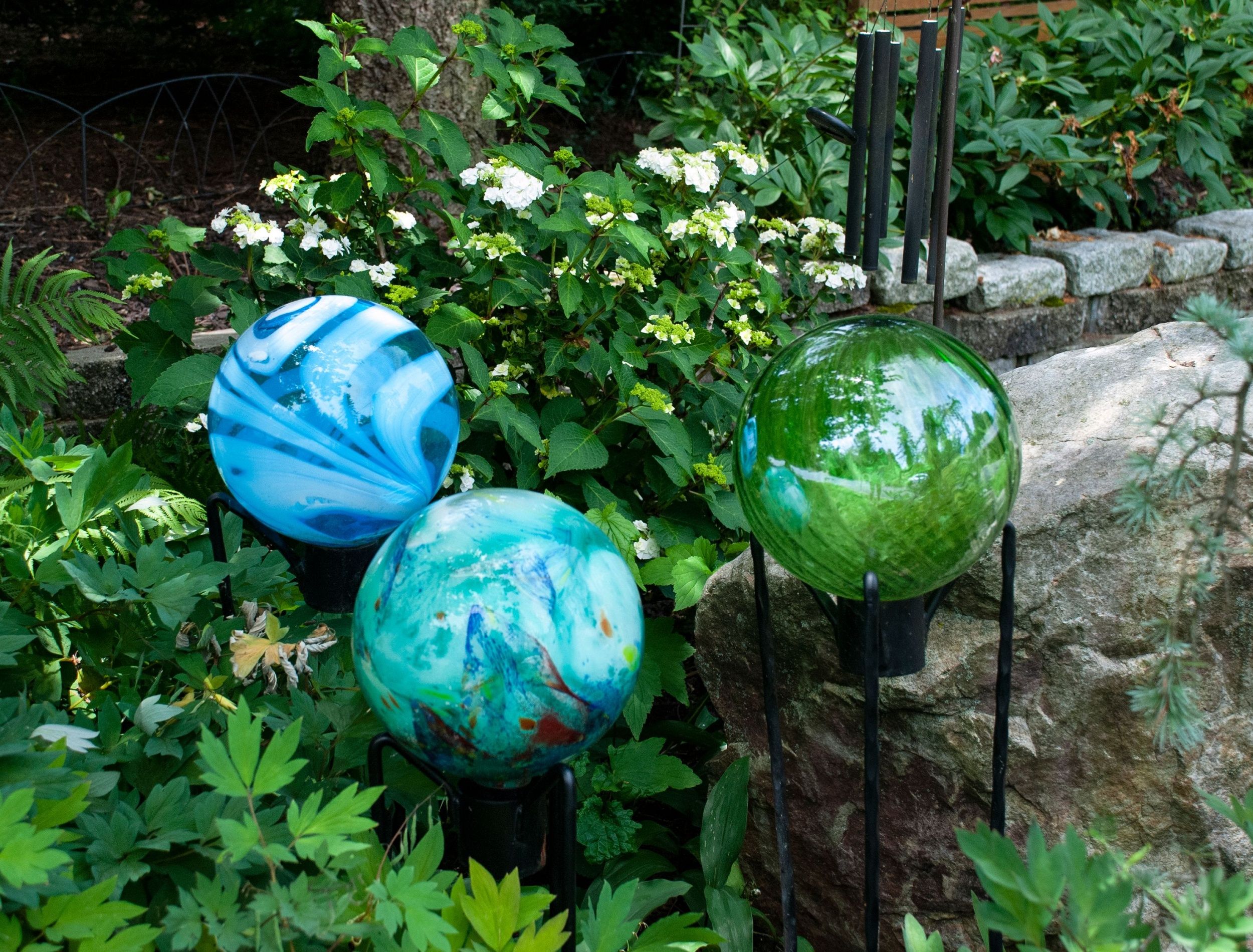 Gazing Balls for Garden: Create Garden Themes and Landscaping Art, image size:2500x1900