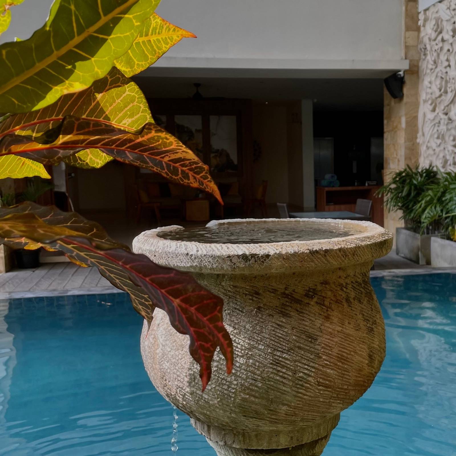 Pool Sample Pot Flower Pots Around Pool Pots And Urns In Your Garden Transforming