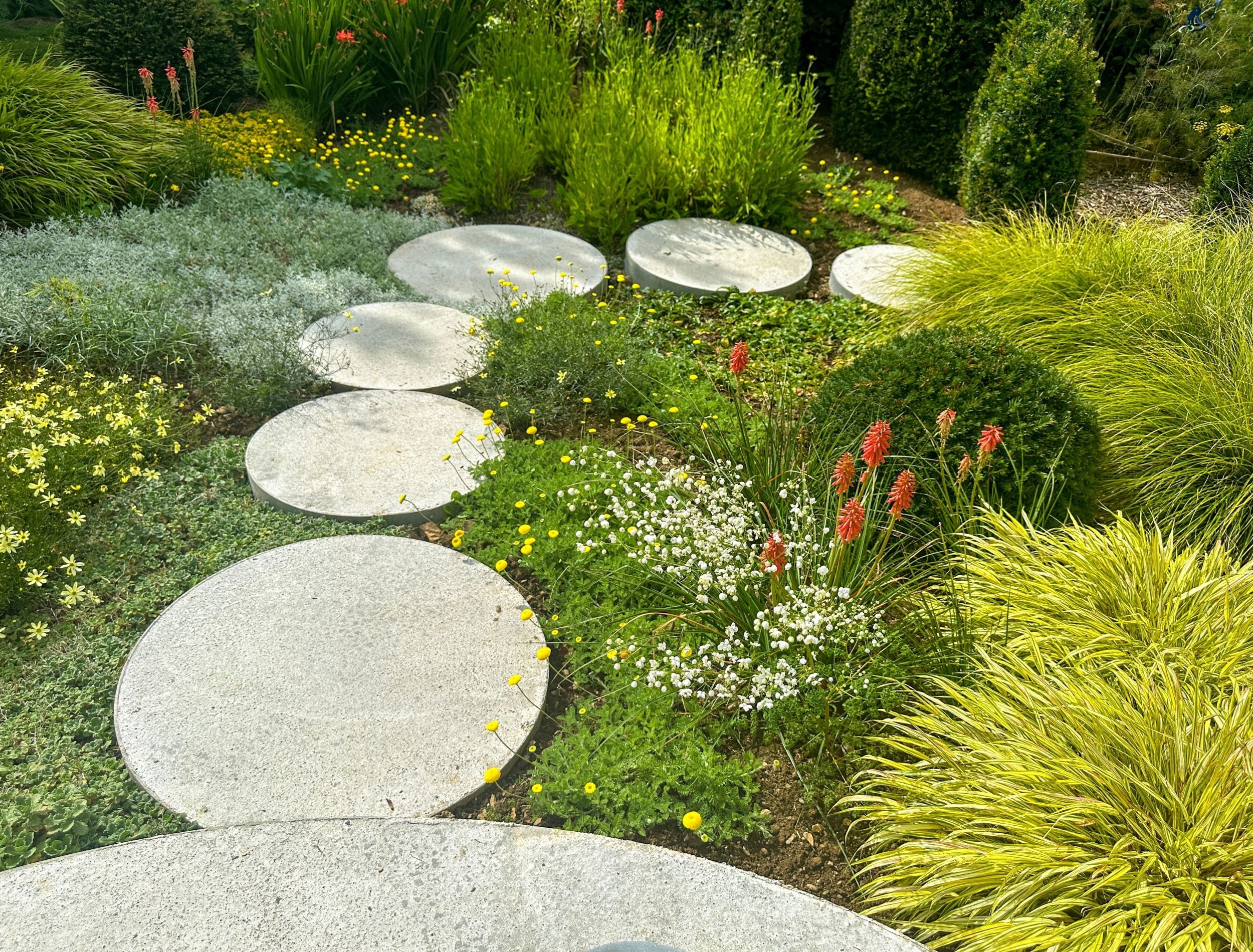 6 Unique DIY Walkway Ideas to Upgrade Your Outdoor Space, image size:2500x1900