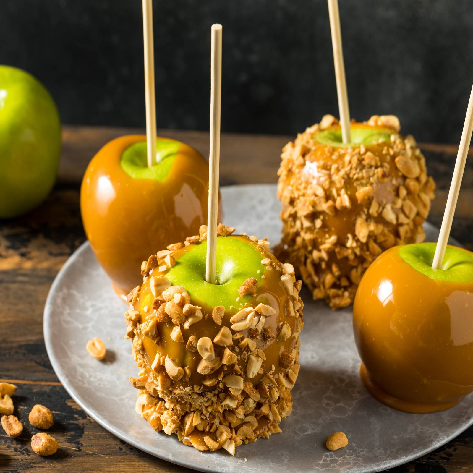 Make Your Fall Delicious with Perfect Candy Apples, image size:1600x1600