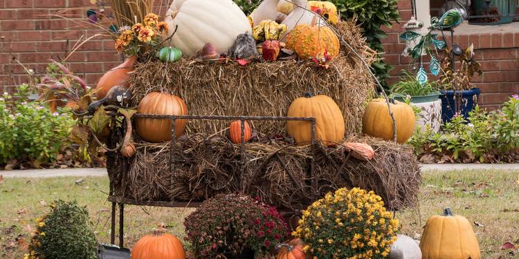 Floracraft 5 Inch Miniature Hay Bale – Natural Fall Porch Decor, DIY Rustic Wedding Craft Supply, 1 Piece