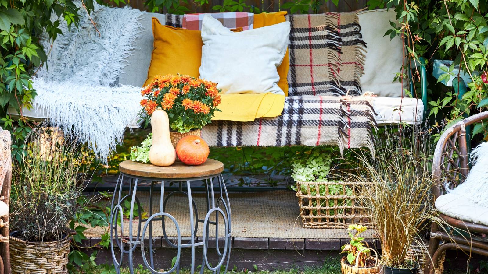 5 Easy Fall Tips for the Ultimate Home and Garden Glow Up, image size:1600x900