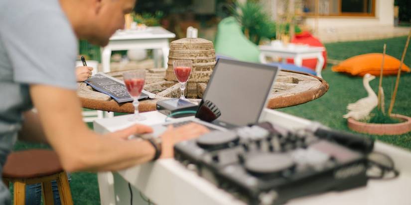 Transform Your Yard Into a Romantic Backyard Restaurant