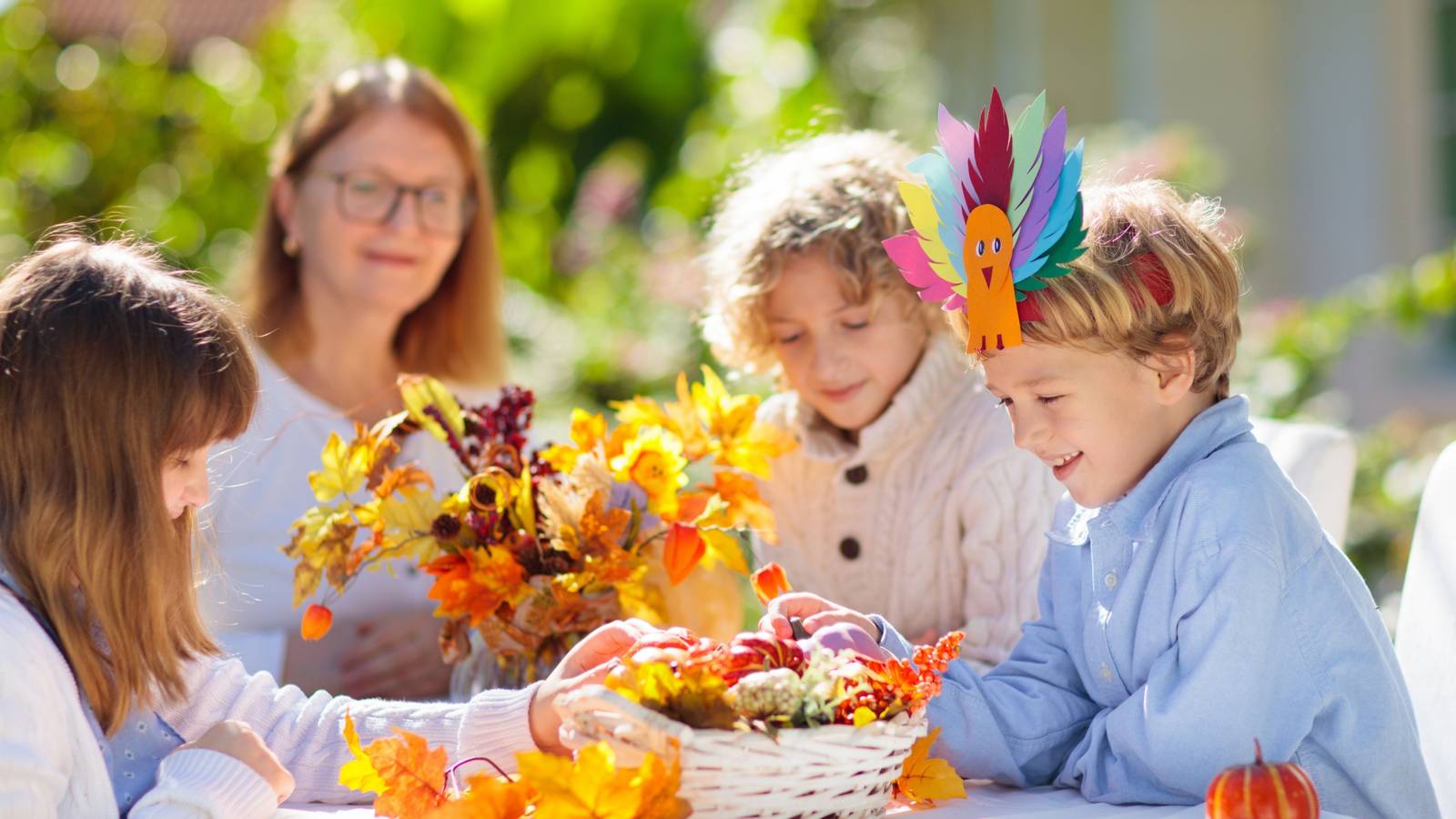 6 Thanksgiving Day Activities to Bring Everyone Together