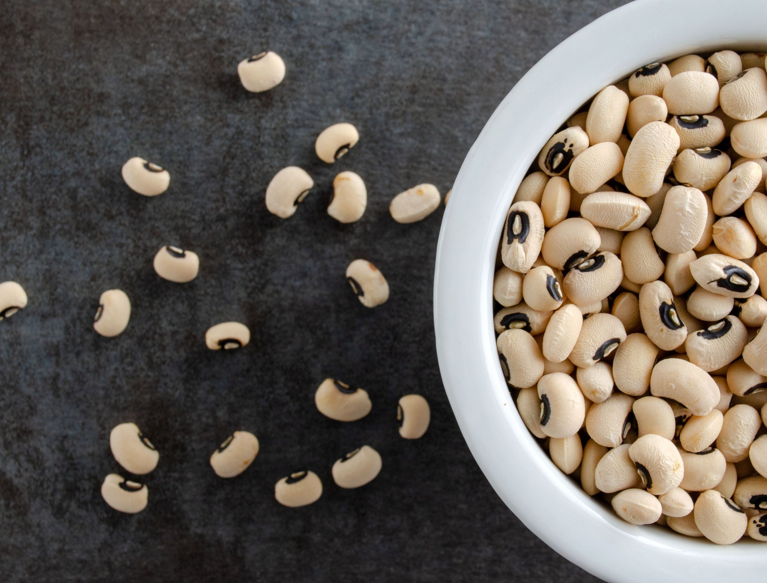 Black eyed peas in a bowl 