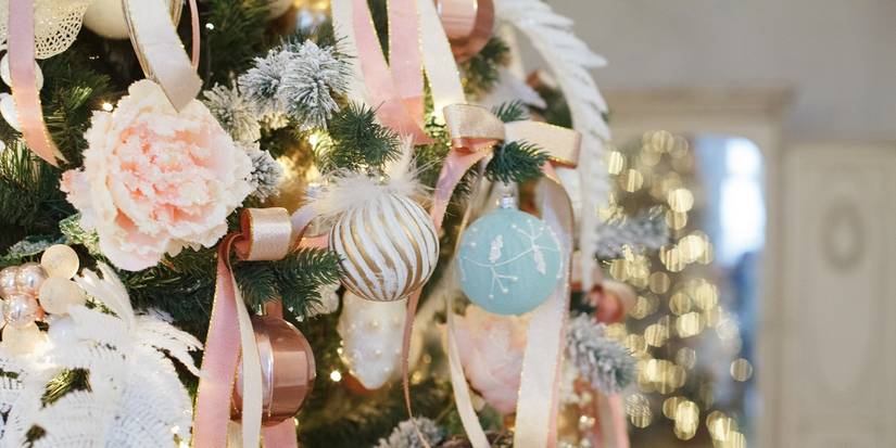 Celebrate the Season With Pink Christmas Tree Ideas