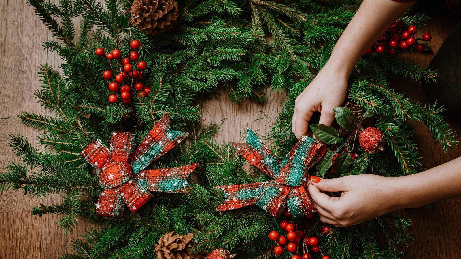 Find Festive Ways to Use Holly in Christmas Decor