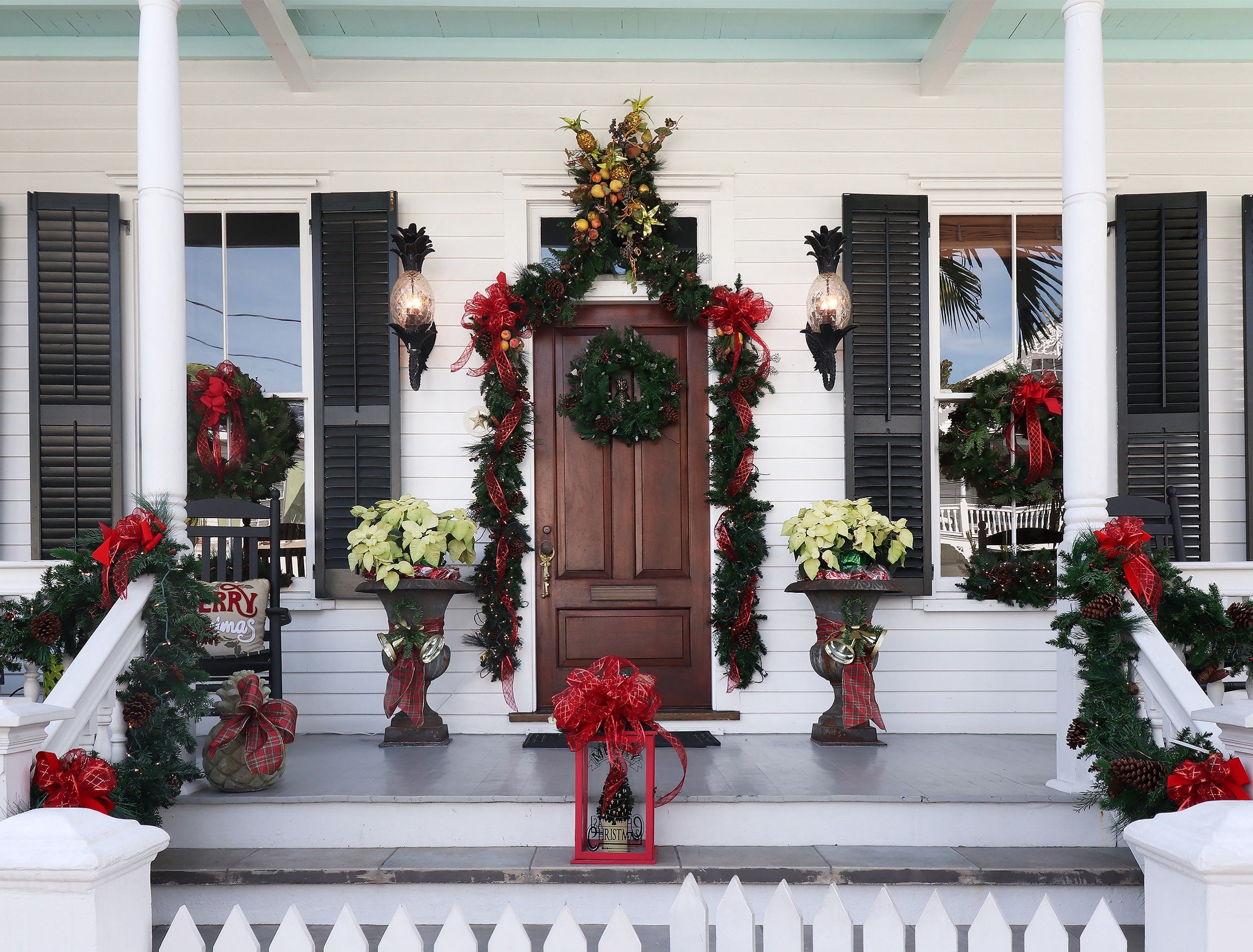 Unique Christmas Porch Decorating Ideas, image size:2500x1900