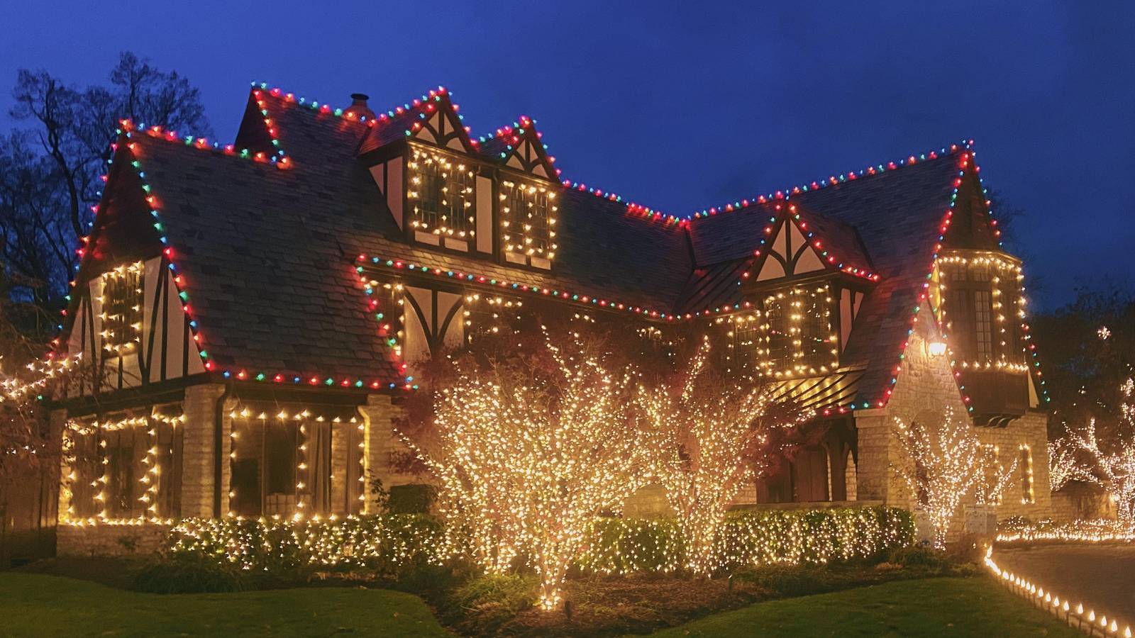 How Dangerous Are Christmas Lights? Can They Catch Fire?, image size:1600x900