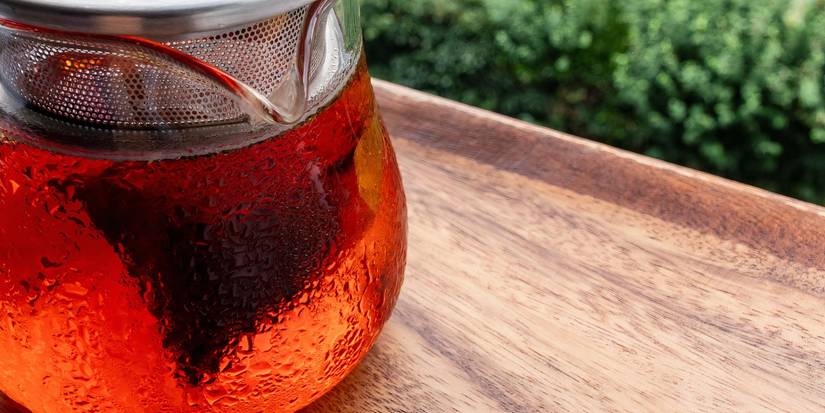 Use 5 Herbs to Create Refreshing, Cold Herbal Tea