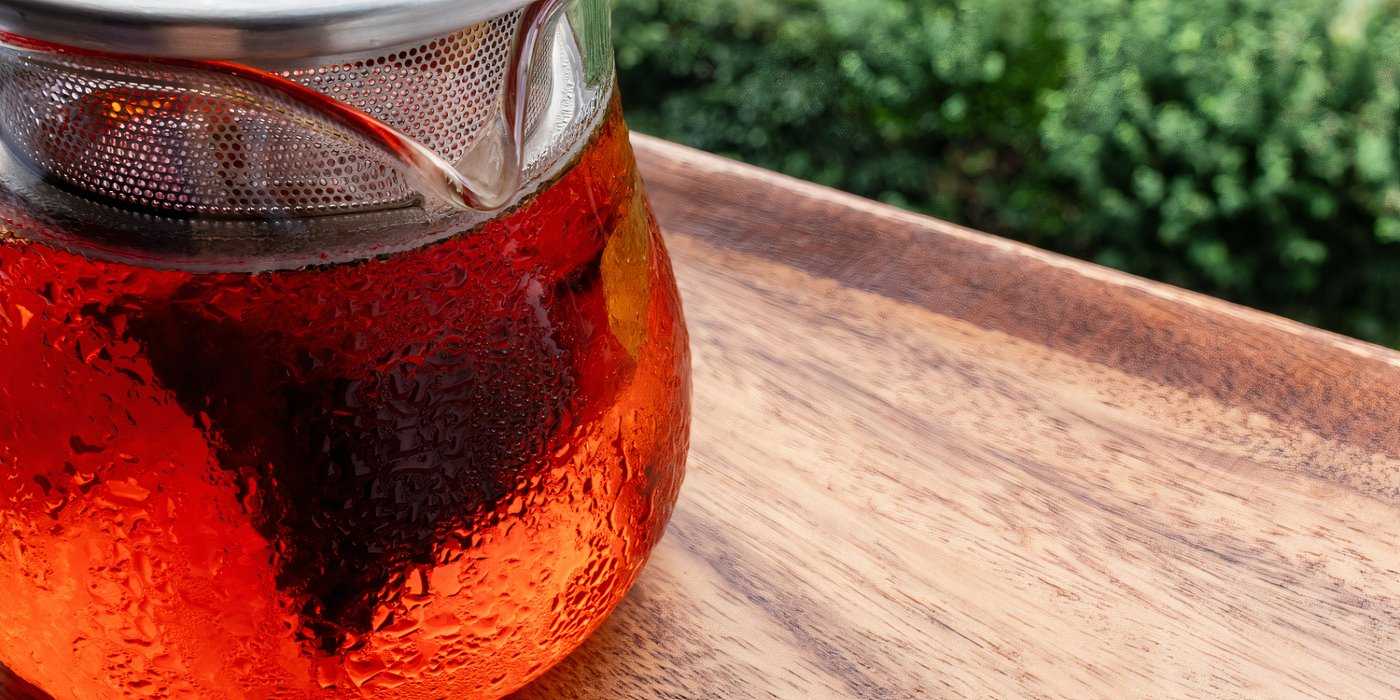 Tea Mo Using Use 5 Herbs to Create Refreshing, Cold Herbal Tea