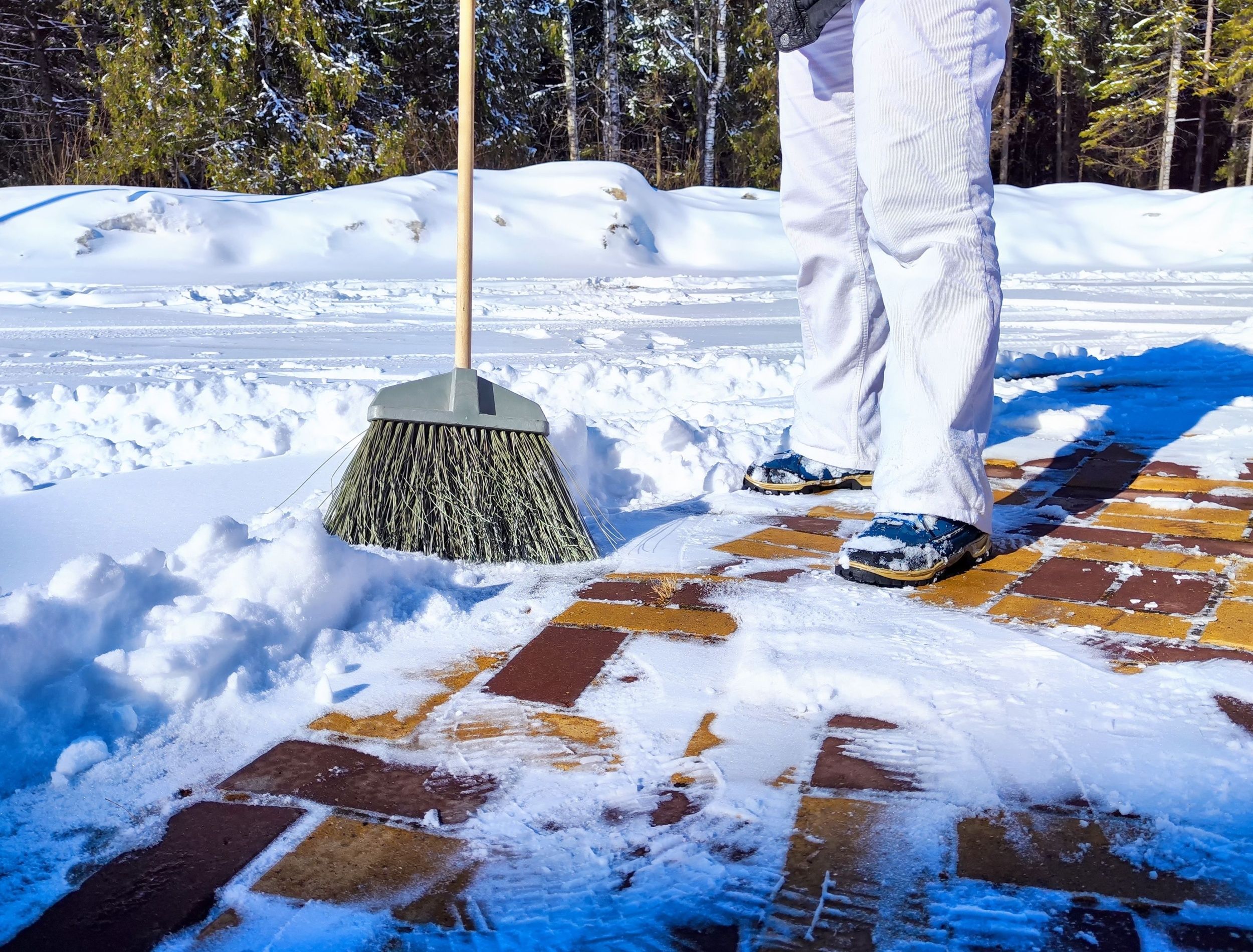 T&eacute;len k&uuml;l&ouml;n&ouml;sen fontos, hogy a kerti utak biztons&aacute;gosak legyenek