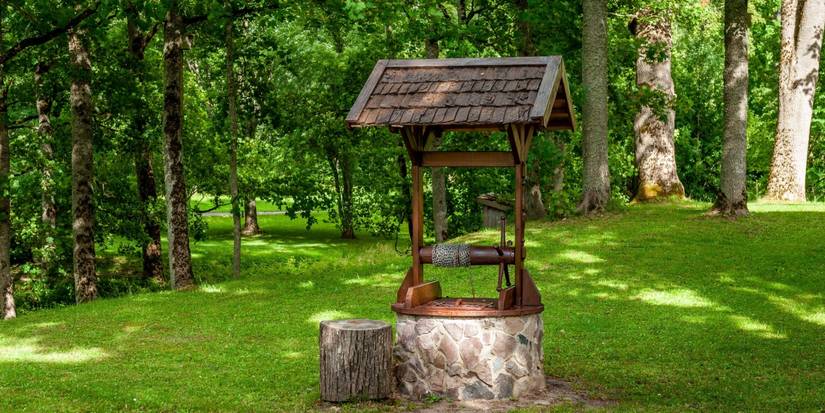 DIY Decorative Garden Well: Build a Rustic Backyard Centerpiece
