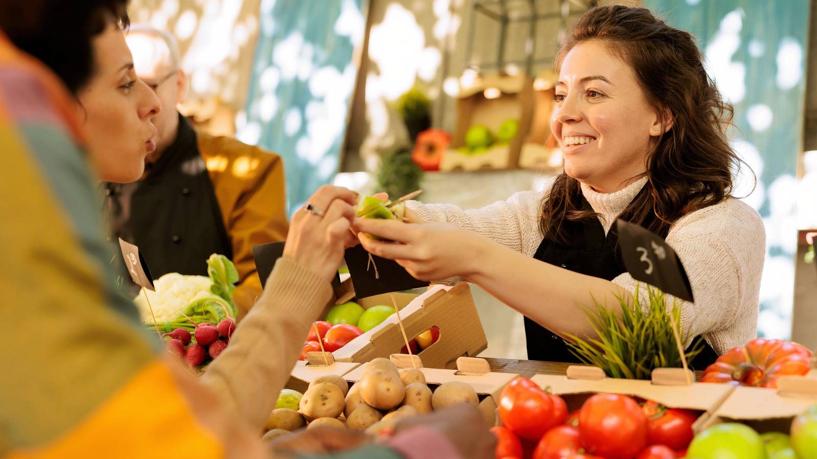 Sell More, Earn More: 6 Pro Tips for Profiting at Produce Markets