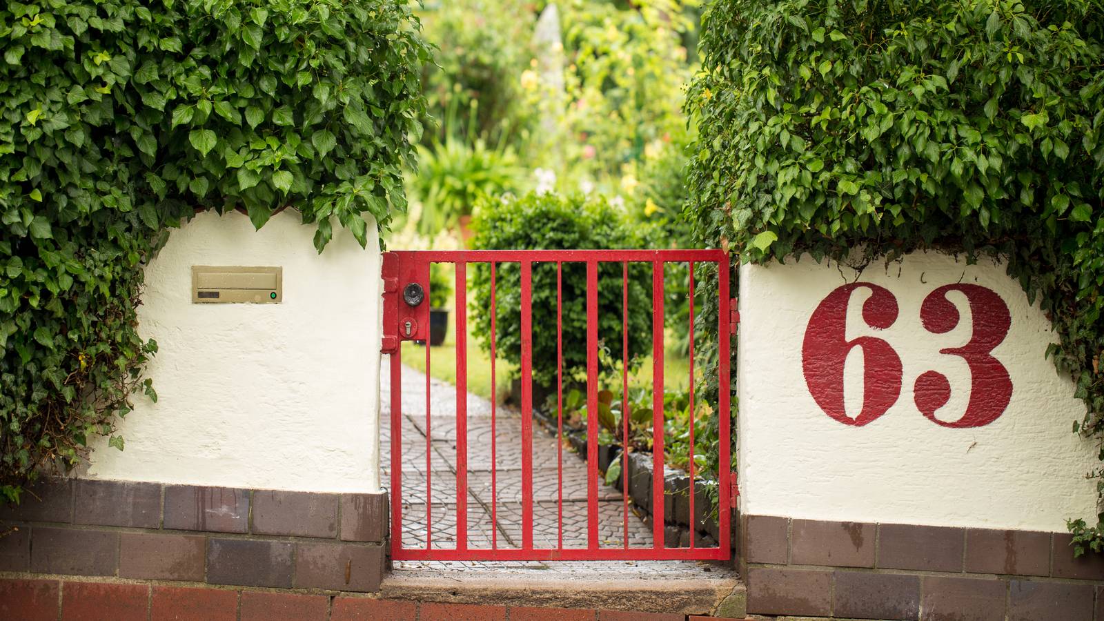 Creative Ways to Showcase Your House Numbers For Maximum Curb Appeal