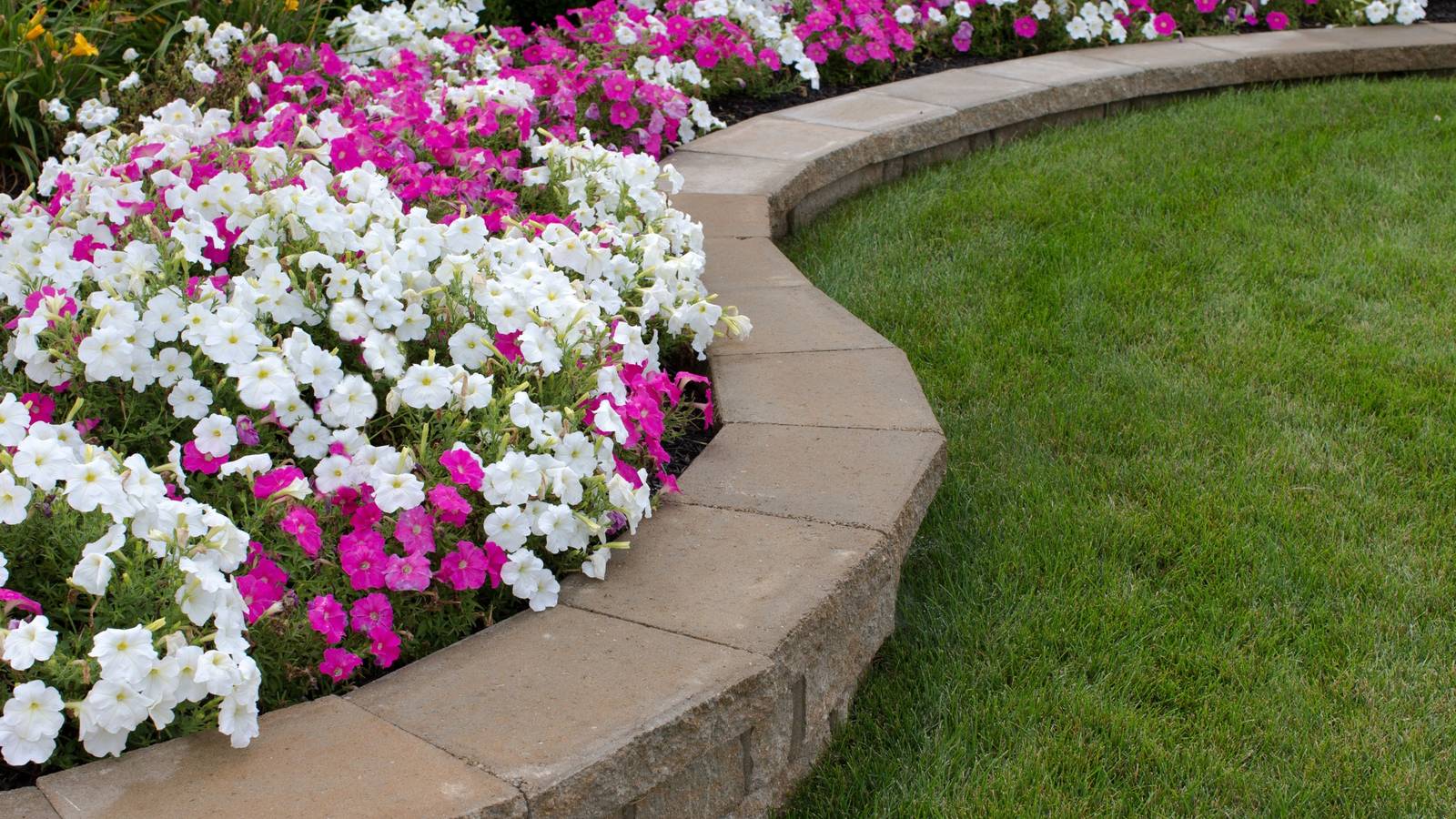 Natural Stone Retaining Wall Ideas for Stunning Backyard Design, image size:1600x900