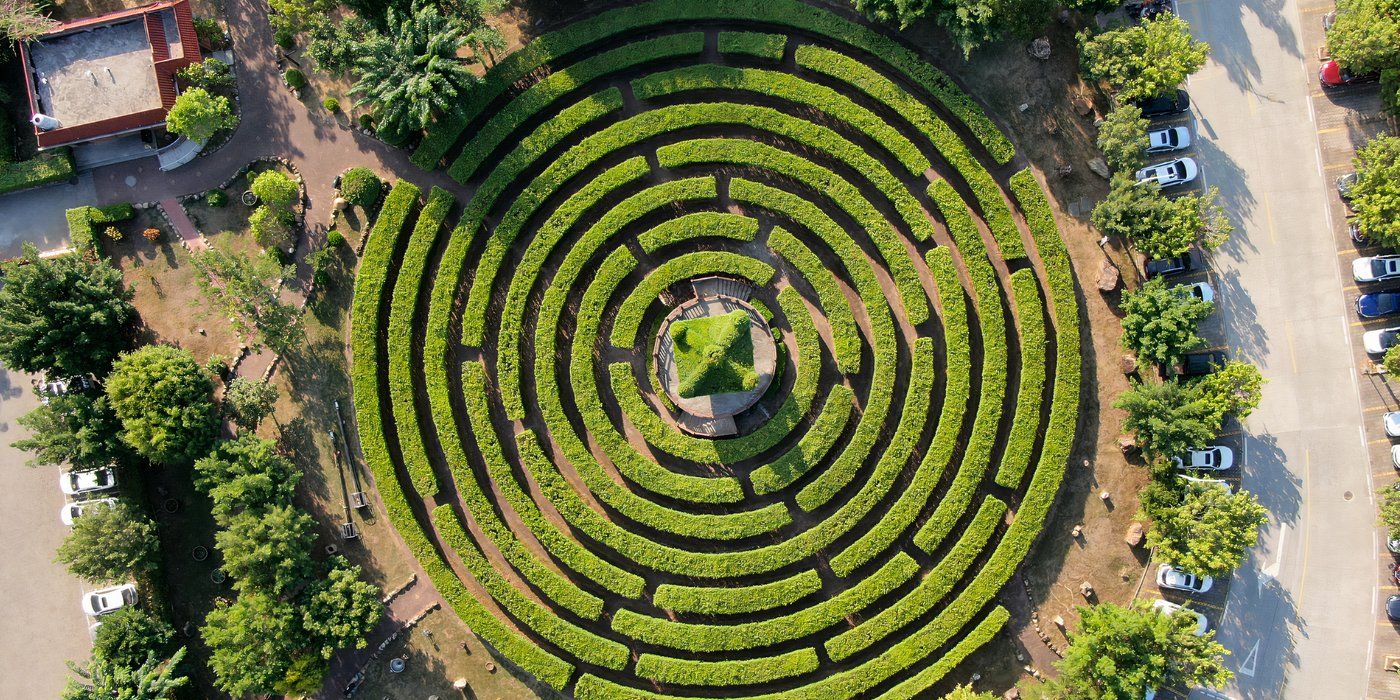 5 Historic Gardening Trends That Are Beautiful but Impractical