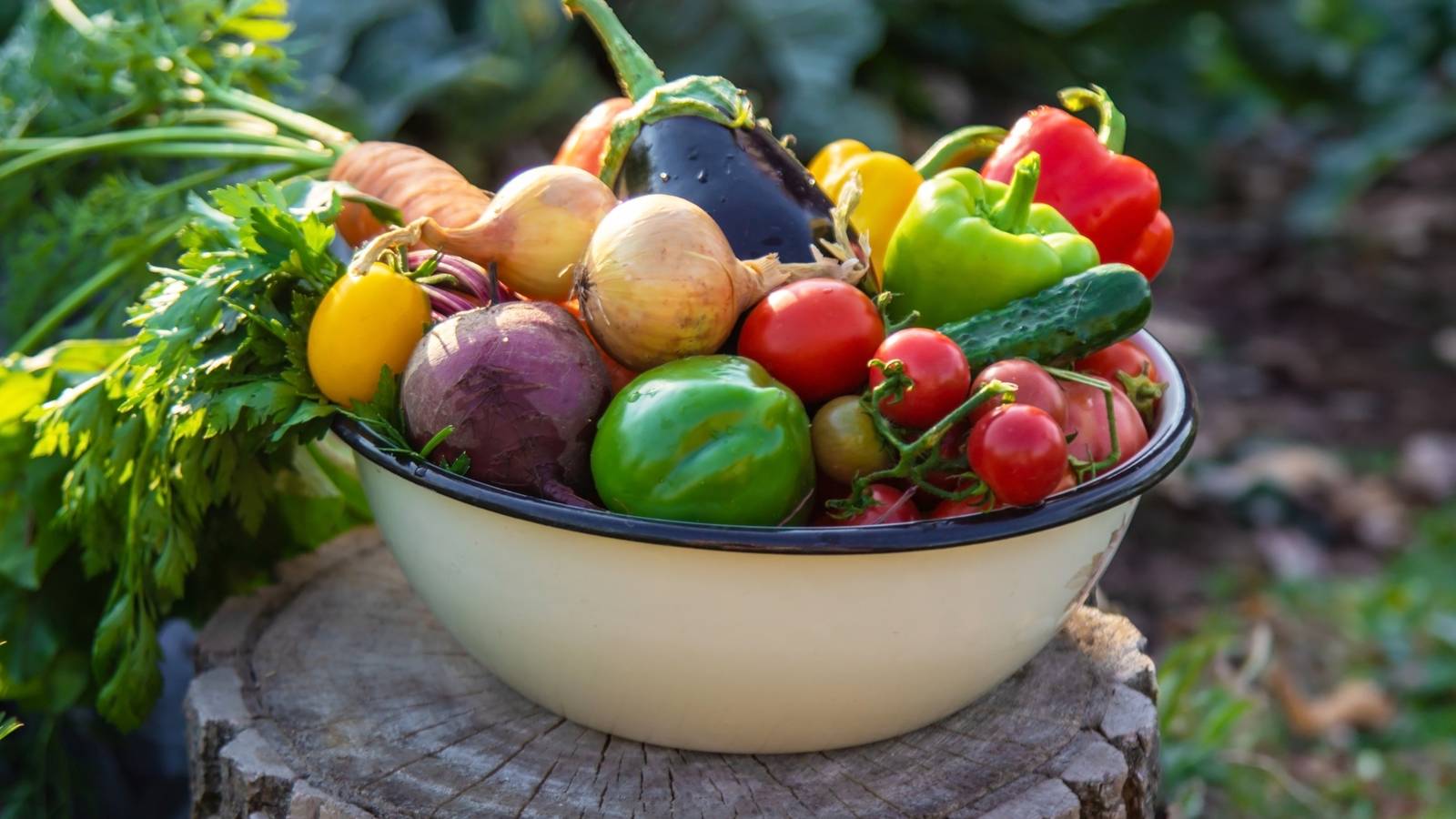 How Healthy Eating Keeps Acne Away and Skin Glowing