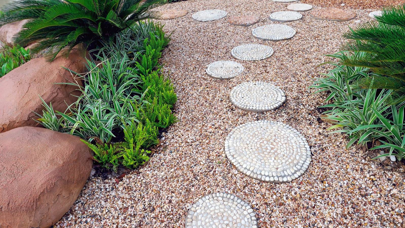 Step Into Style: Gorgeous Stepping Stone Walkways