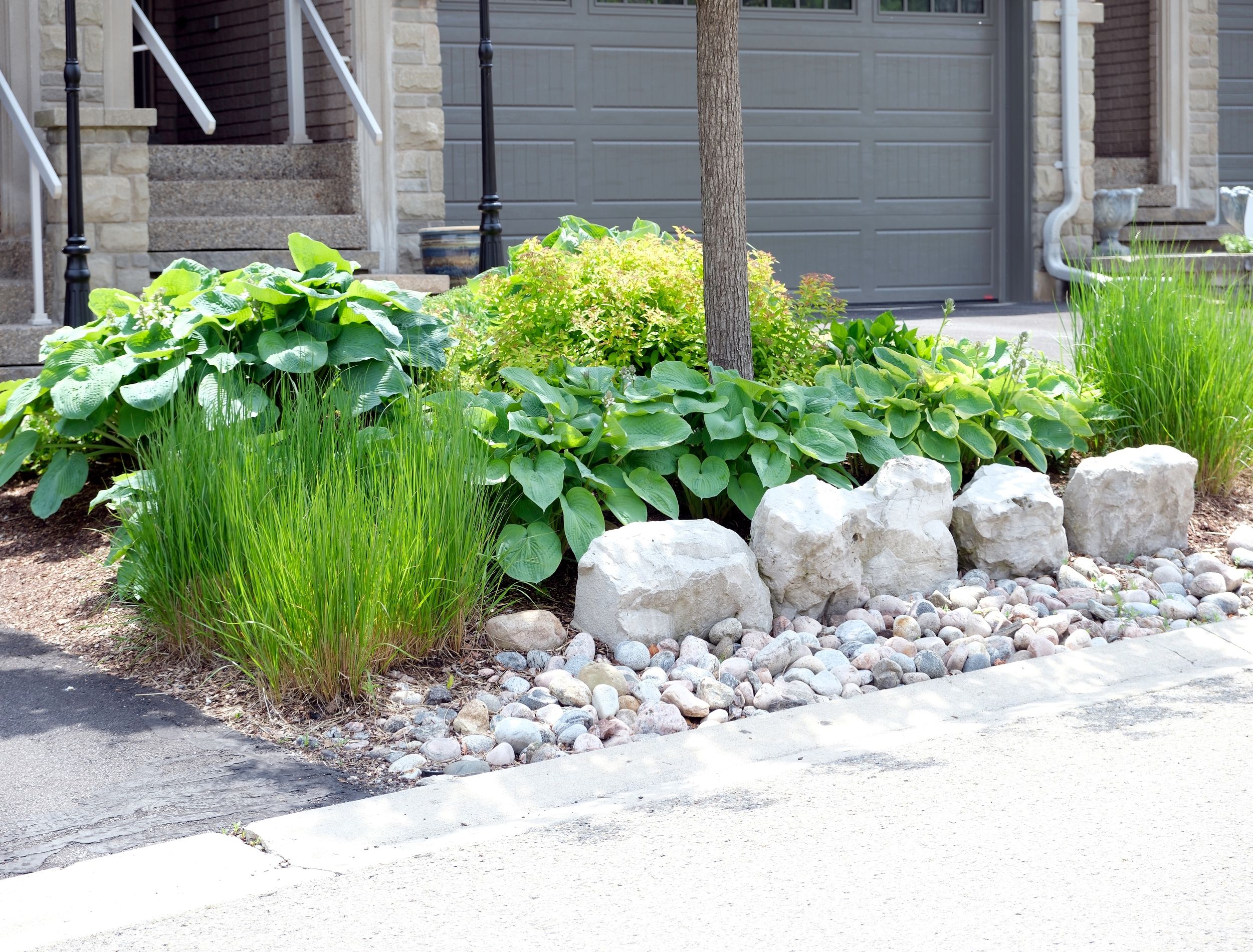 7 Creative Ladder Landscaping Ideas for Small Outdoor Spaces
