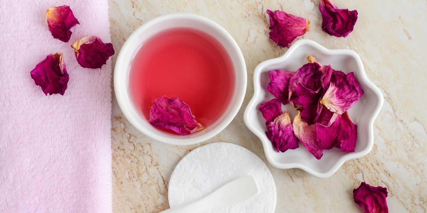 2 Ways to Make Homemade and Fragrant Rose Water