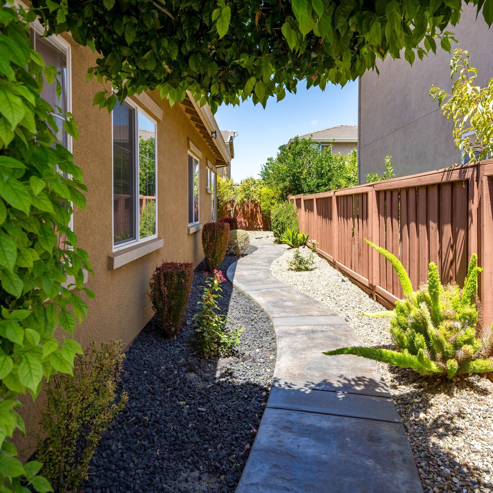 Smart Landscaping Tips to Beautify the Side of Your Home